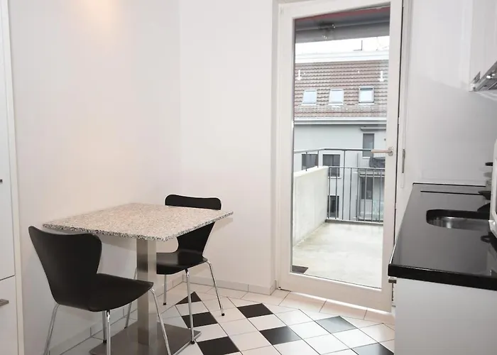 Charming Near - Flower 42 Apartment *